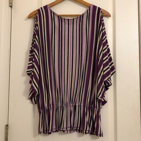 Sleeveless flirty top - Picture 2 of 8